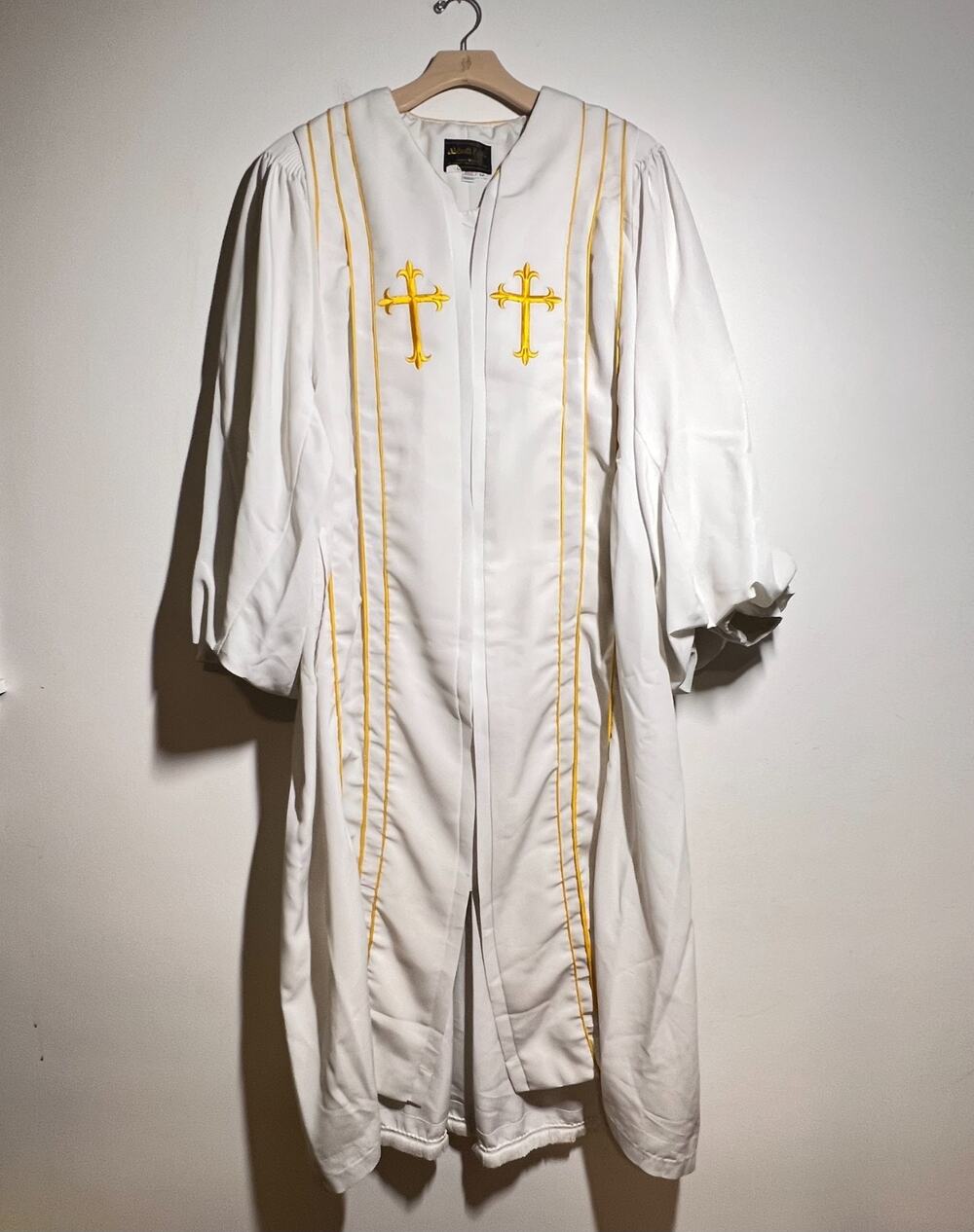 Abbott Hall EUC White Yellow Men's Clergy Robe Cross Embroidery M Made in USA